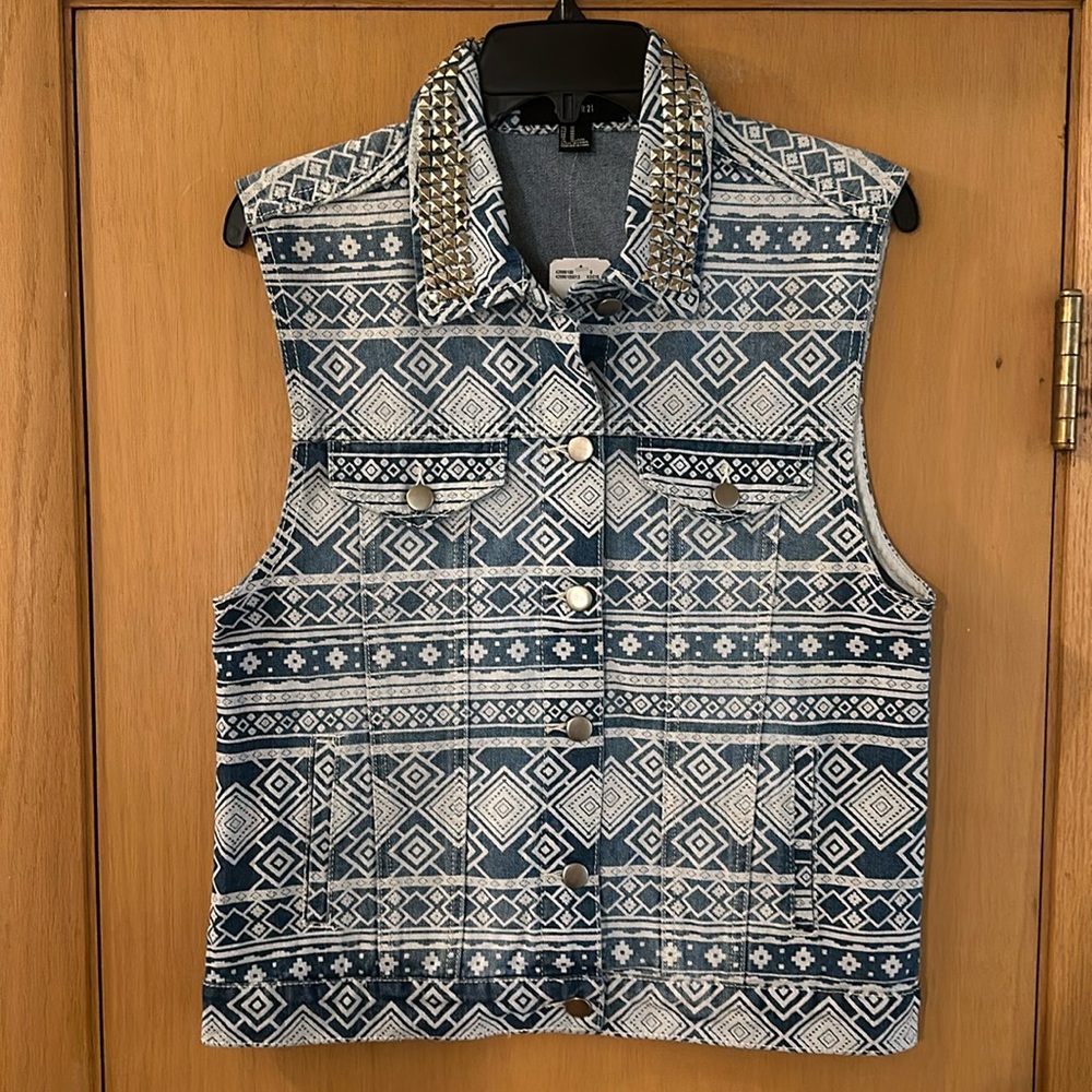 Forever 21 Women’s Studded Aztec Button Down Denim Vest New Blue Size Medium